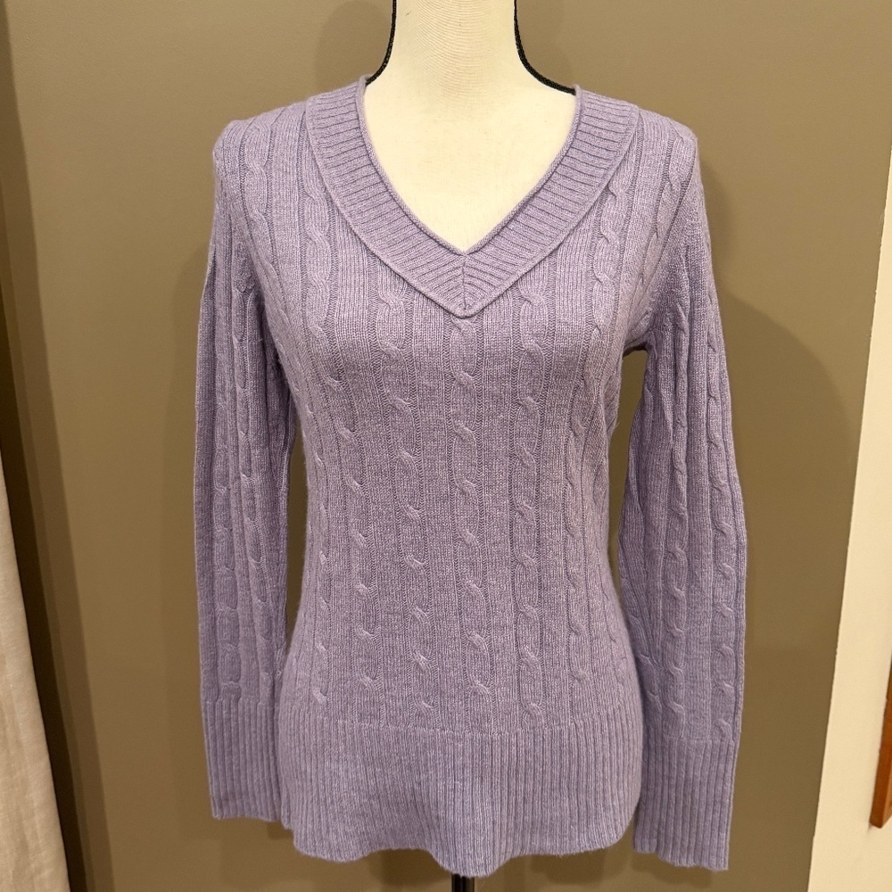 Loft Women's Winter Lavender Cable Knit V-neck Long Sleeve Sweater, Size Small